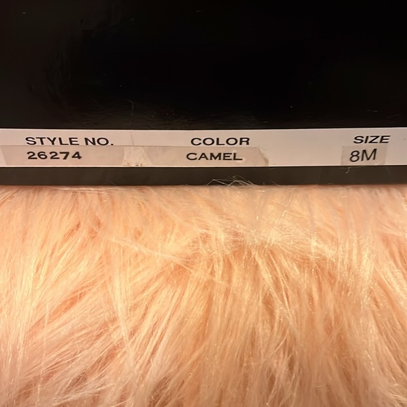 Newport News Camel Swing Pump, Heel New, Size 8 - Picture 10 of 10